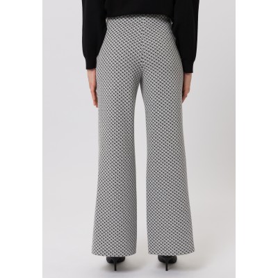 Παντελόνι με ανάγλυφο σχέδιο - 2