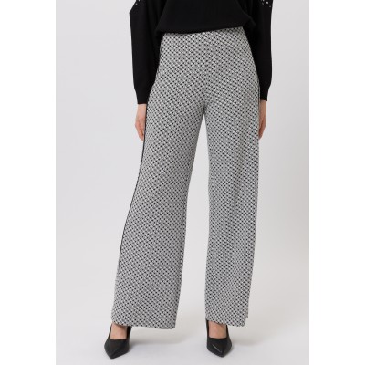 Παντελόνι με ανάγλυφο σχέδιο - 3